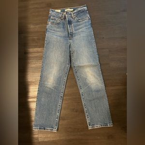 Levi’s Ribcage Straight